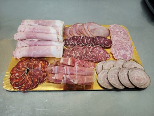 charcuterie jambon saucisson andouille bacon. Plateau de charcuterie